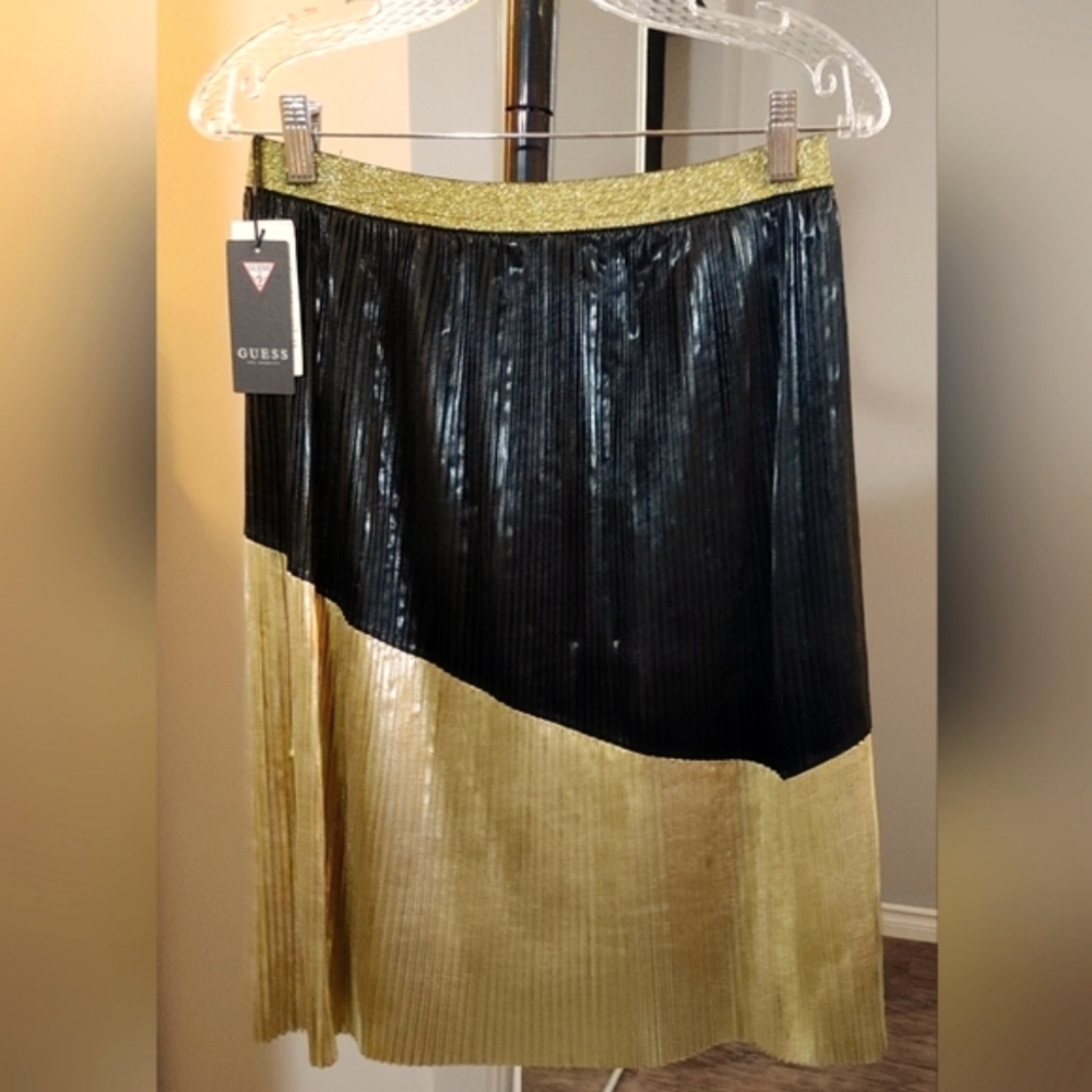 $15 Or Two For $20 NWT GUESS skirt black and gold metallic PLEATED